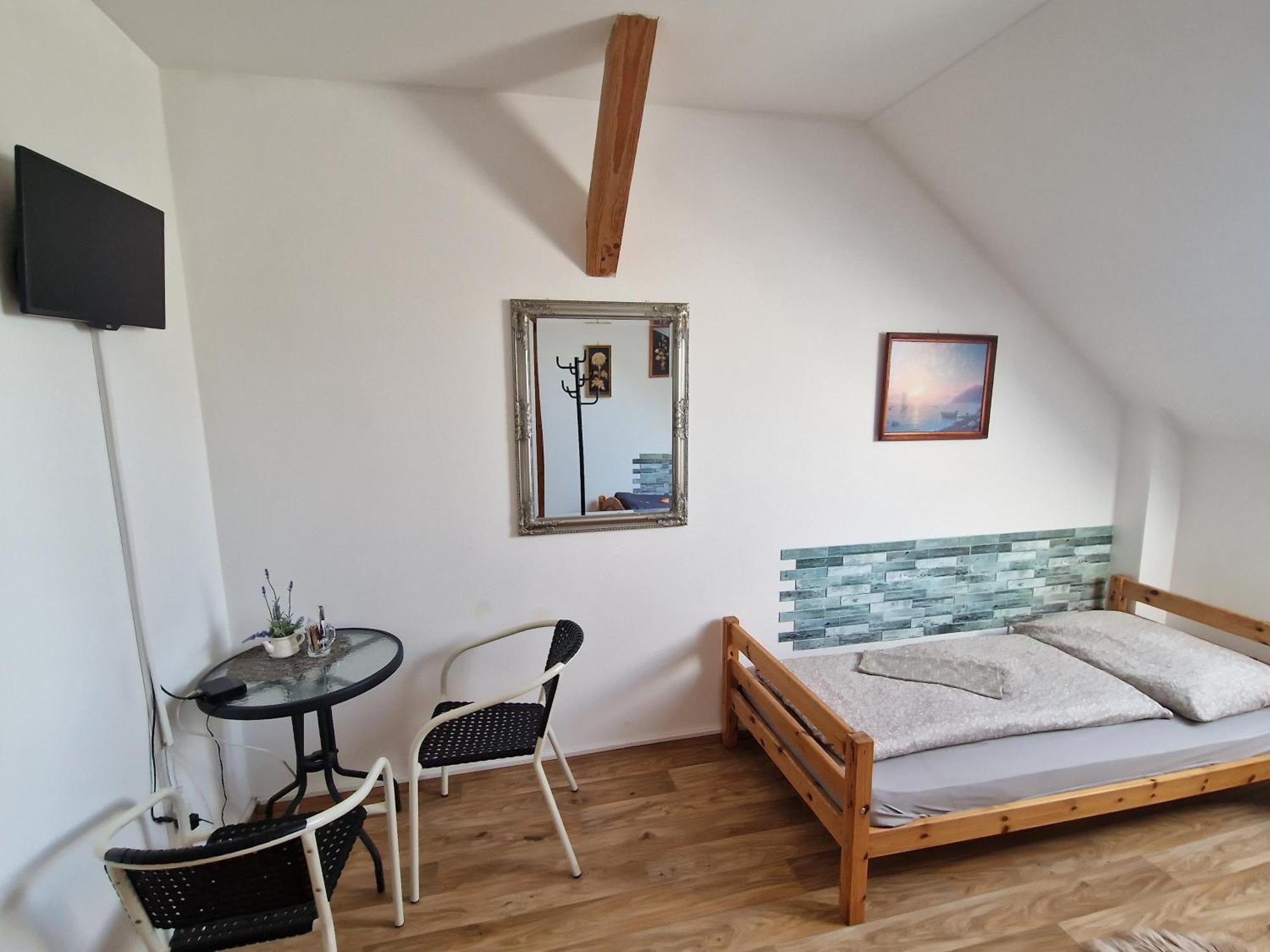 Farm Stay Nh Stables Nyrany Dış mekan fotoğraf