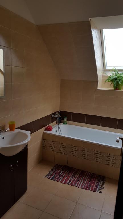 Farm Stay Nh Stables Nyrany Dış mekan fotoğraf