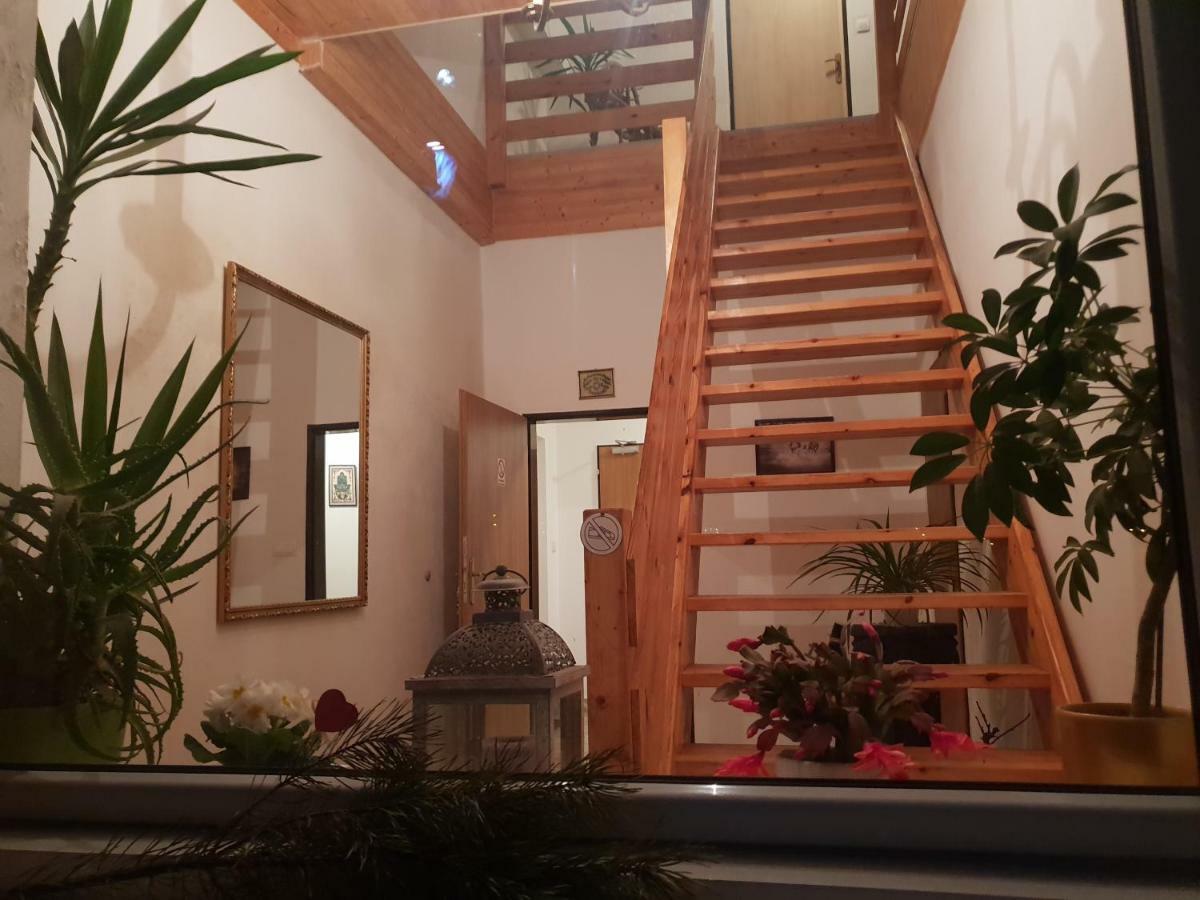 Farm Stay Nh Stables Nyrany Dış mekan fotoğraf