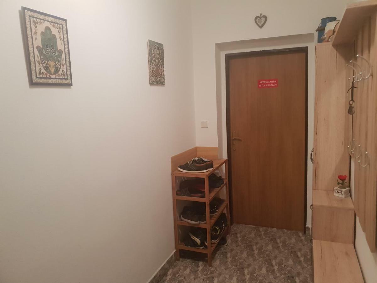 Farm Stay Nh Stables Nyrany Dış mekan fotoğraf