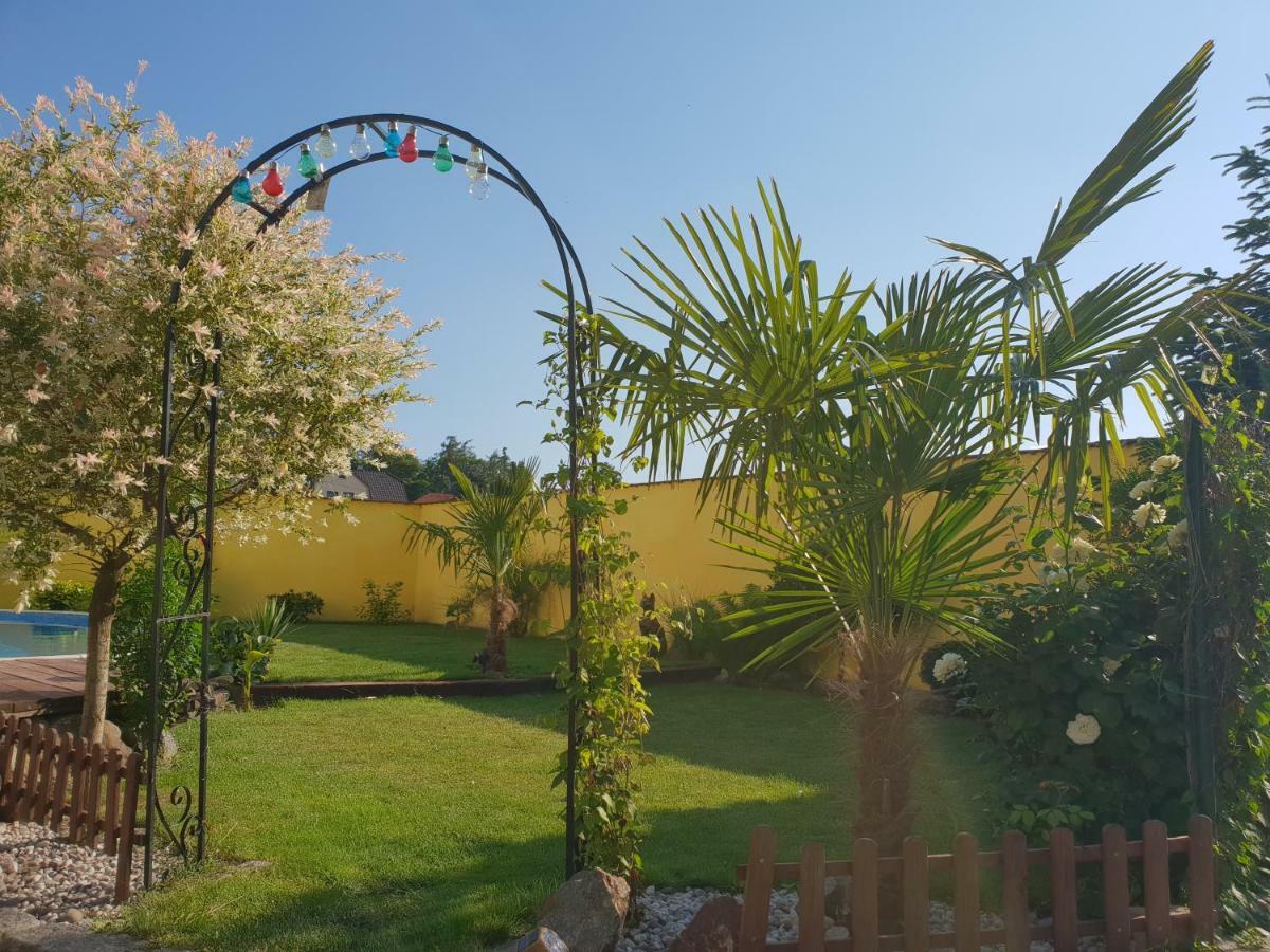 Farm Stay Nh Stables Nyrany Dış mekan fotoğraf